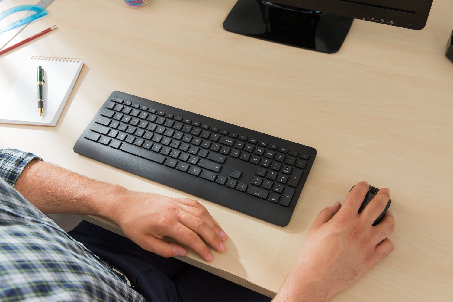 Combo Microsoft Teclado + Mouse Inalámbrico Desktop 900 – imagen 4