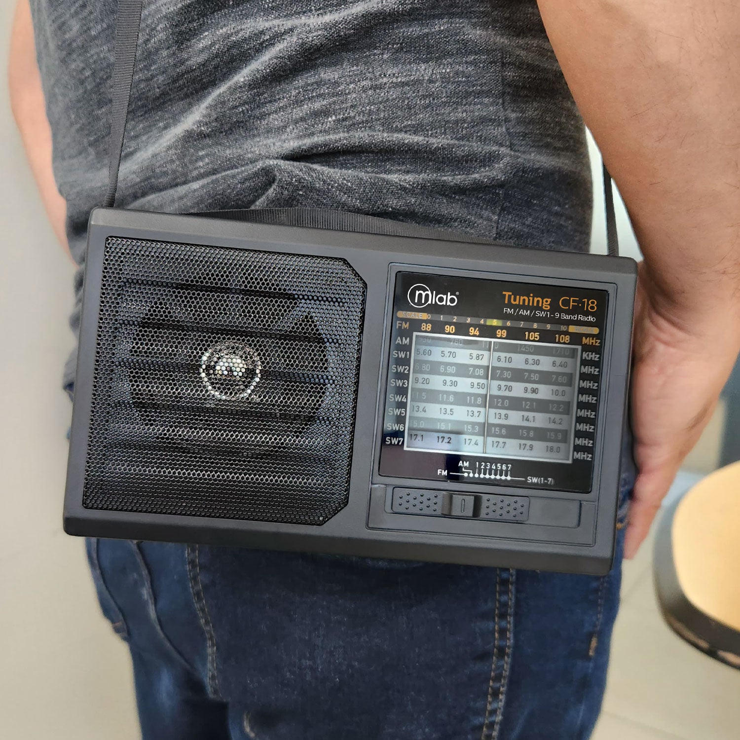 Radio Recargable Tuning Portatil Microlab Am fm Cf-18 Negro – imagen 3