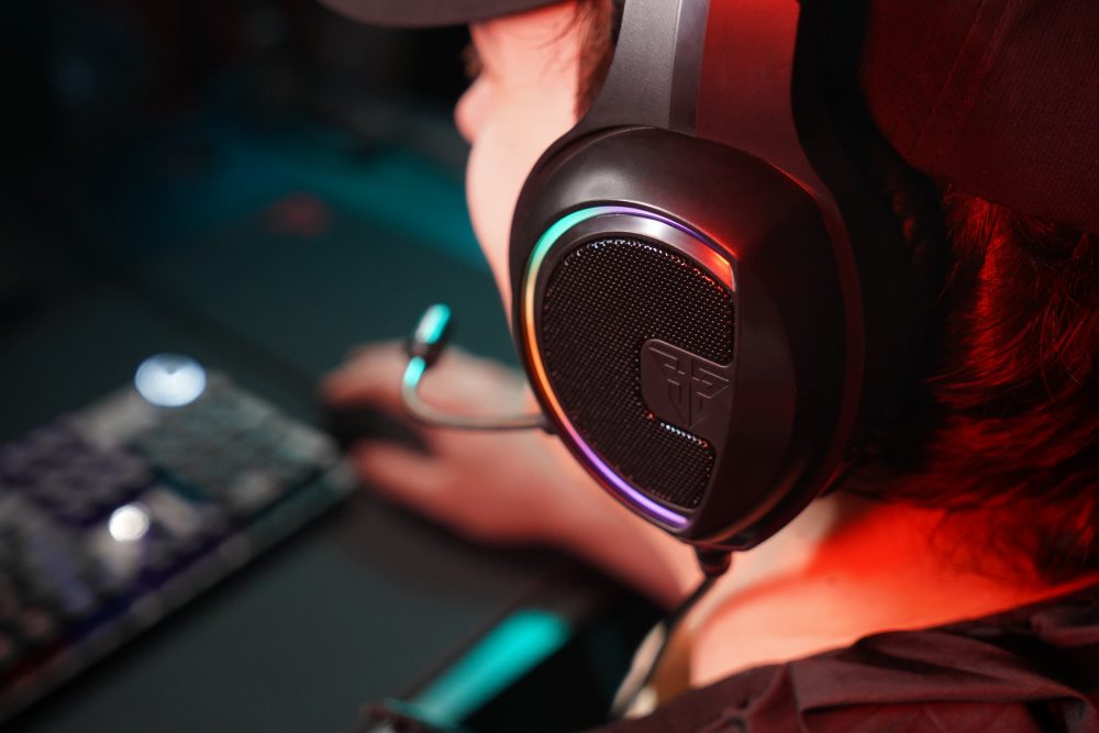 Audifono Gamer Fantech Sniper II HG16S RGB Negro – imagen 4
